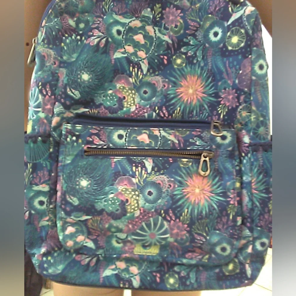 BNWOT SAKROOTS Floral Blue Backpack 5 OUTER PKTS ADJ. STRAPS (REG. SIZE) 15X13X5 - Picture 11 of 13